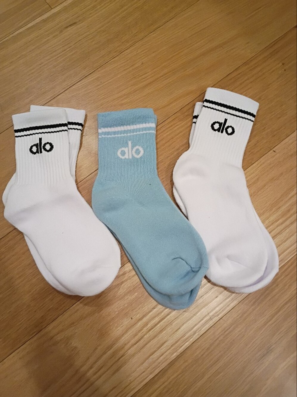 Alo Yoga 3 Pack Half Crew Socks White And Blue